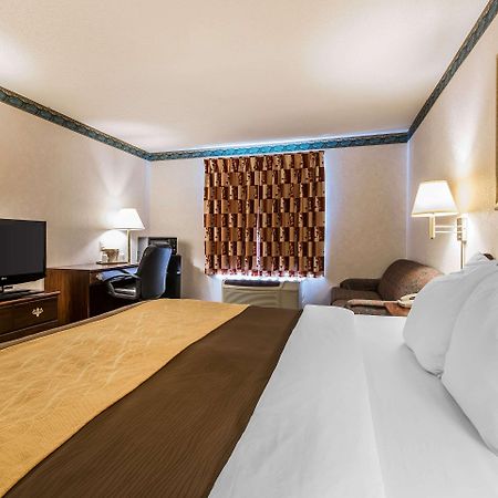 Quality Inn & Suites Stacer Bagian luar foto