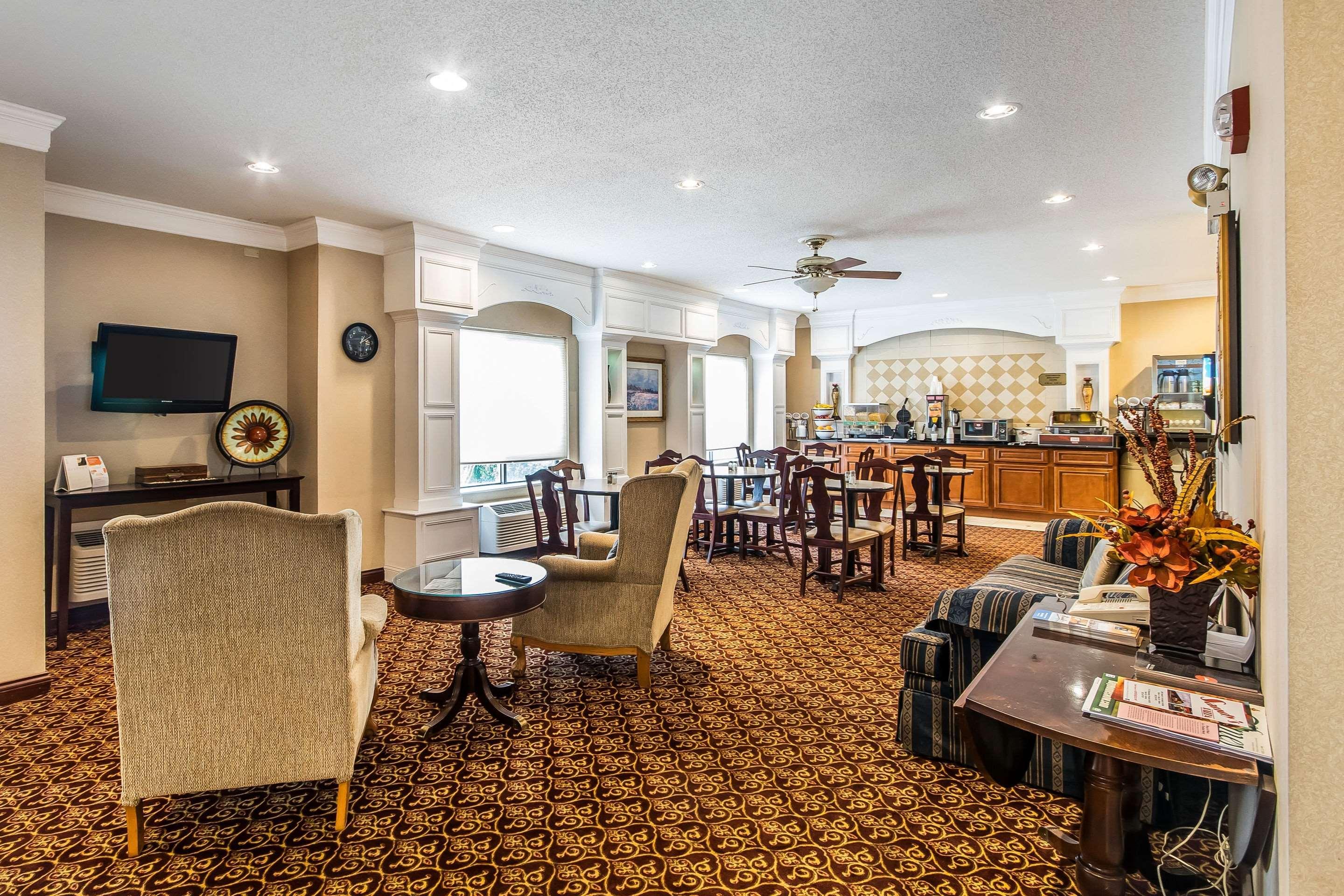 Quality Inn & Suites Stacer Bagian luar foto