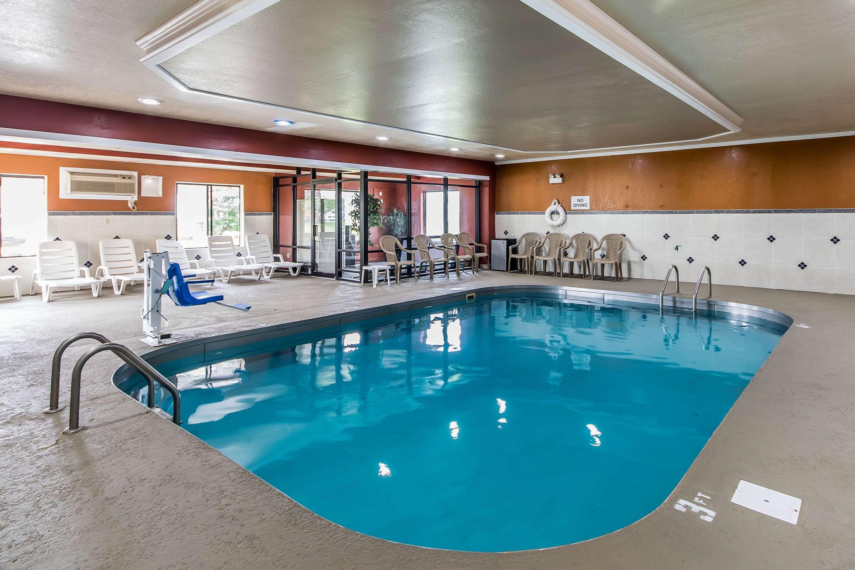 Quality Inn & Suites Stacer Bagian luar foto