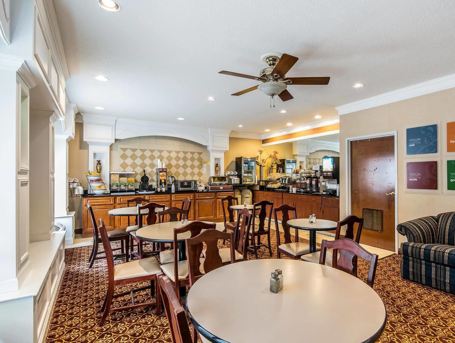 Quality Inn & Suites Stacer Bagian luar foto